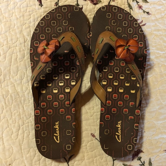 clarks solar flip flops